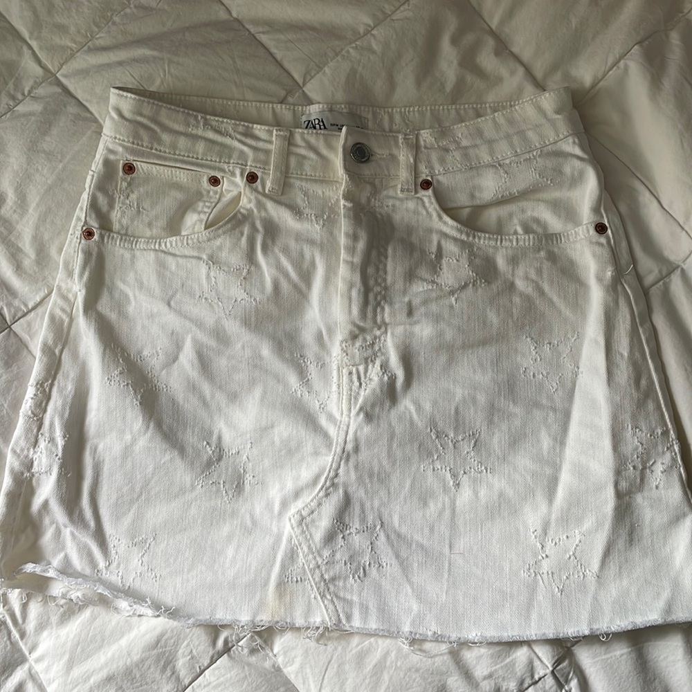 Zara Size 6 Women’s White Skirt.